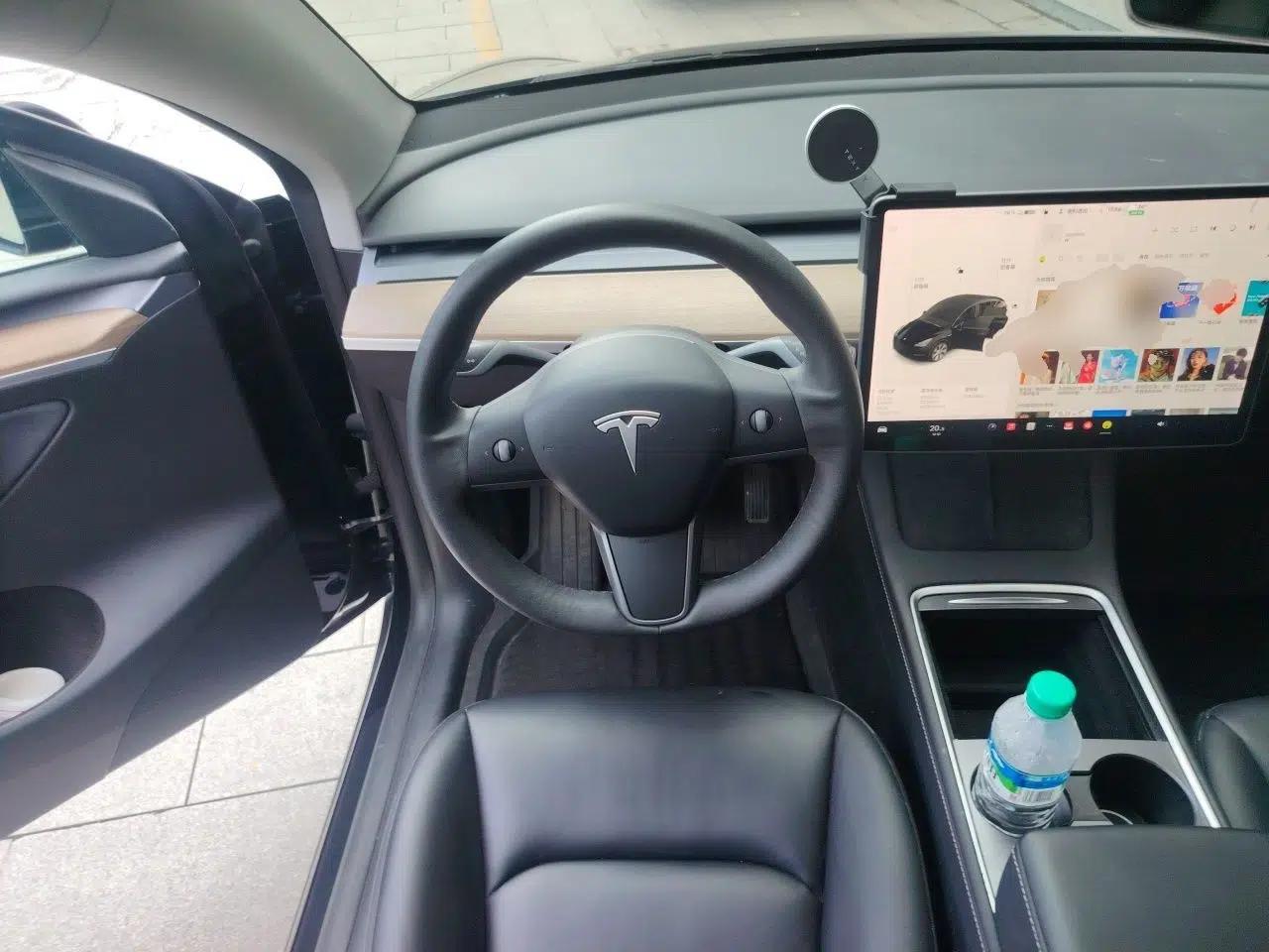 Tesla Model Y 2021 Long-Range All-Wheel-Drive Version 3D7 — миниатюра 10