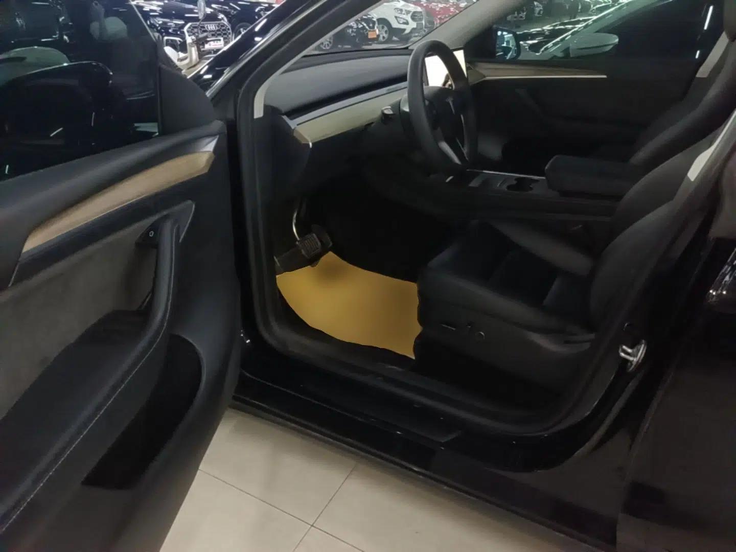 Tesla Model Y 2022 Rear-Wheel-Drive Version — миниатюра 18
