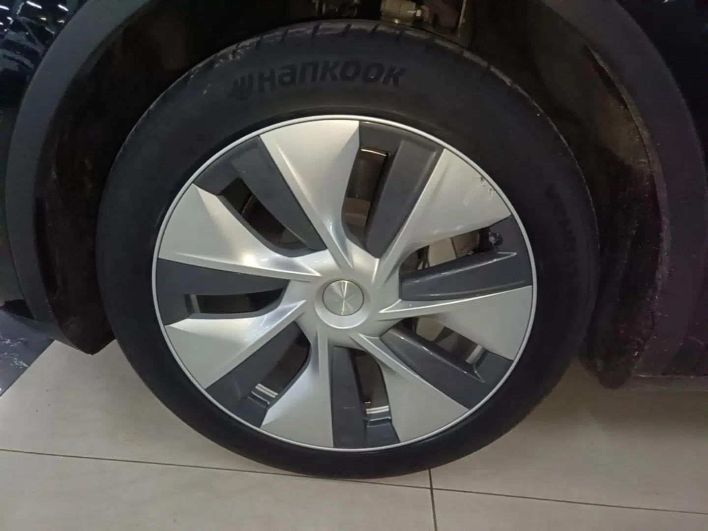 Tesla Model Y 2022 Rear-Wheel-Drive Version — миниатюра 10