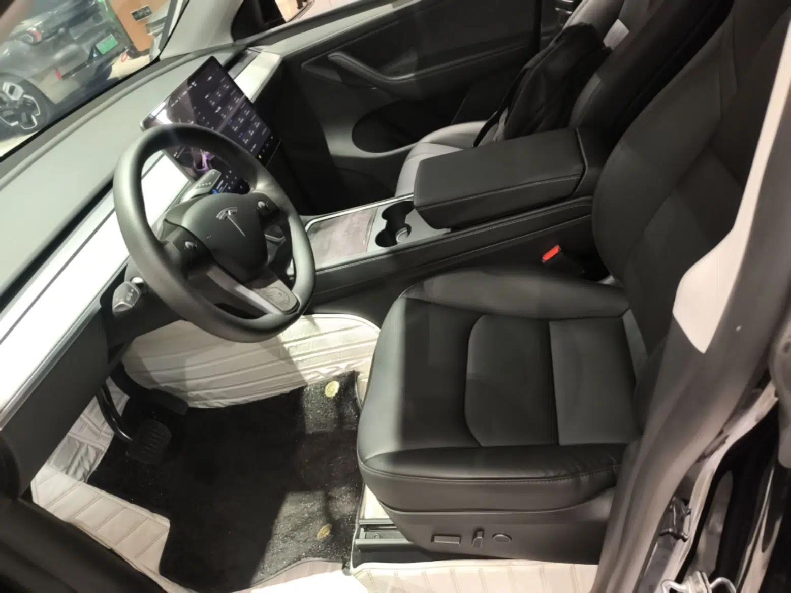 Tesla Model Y 2023 Rear-Wheel-Drive Version — миниатюра 17