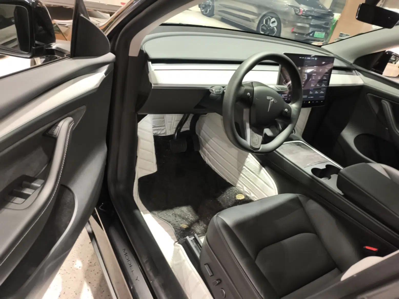 Tesla Model Y 2023 Rear-Wheel-Drive Version — миниатюра 18