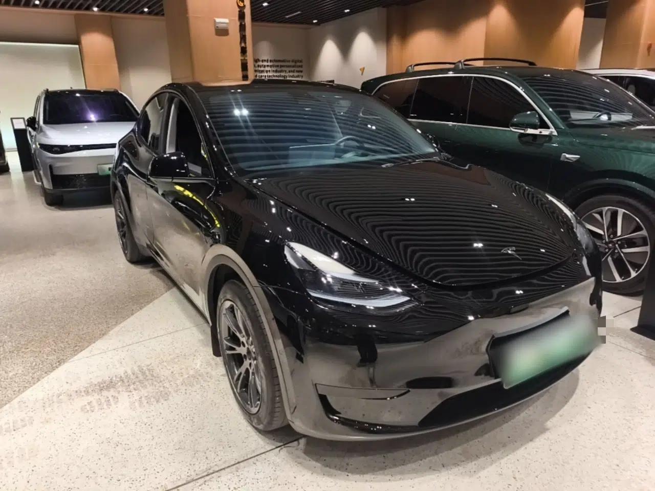 Tesla Model Y 2023 Rear-Wheel-Drive Version — миниатюра 3
