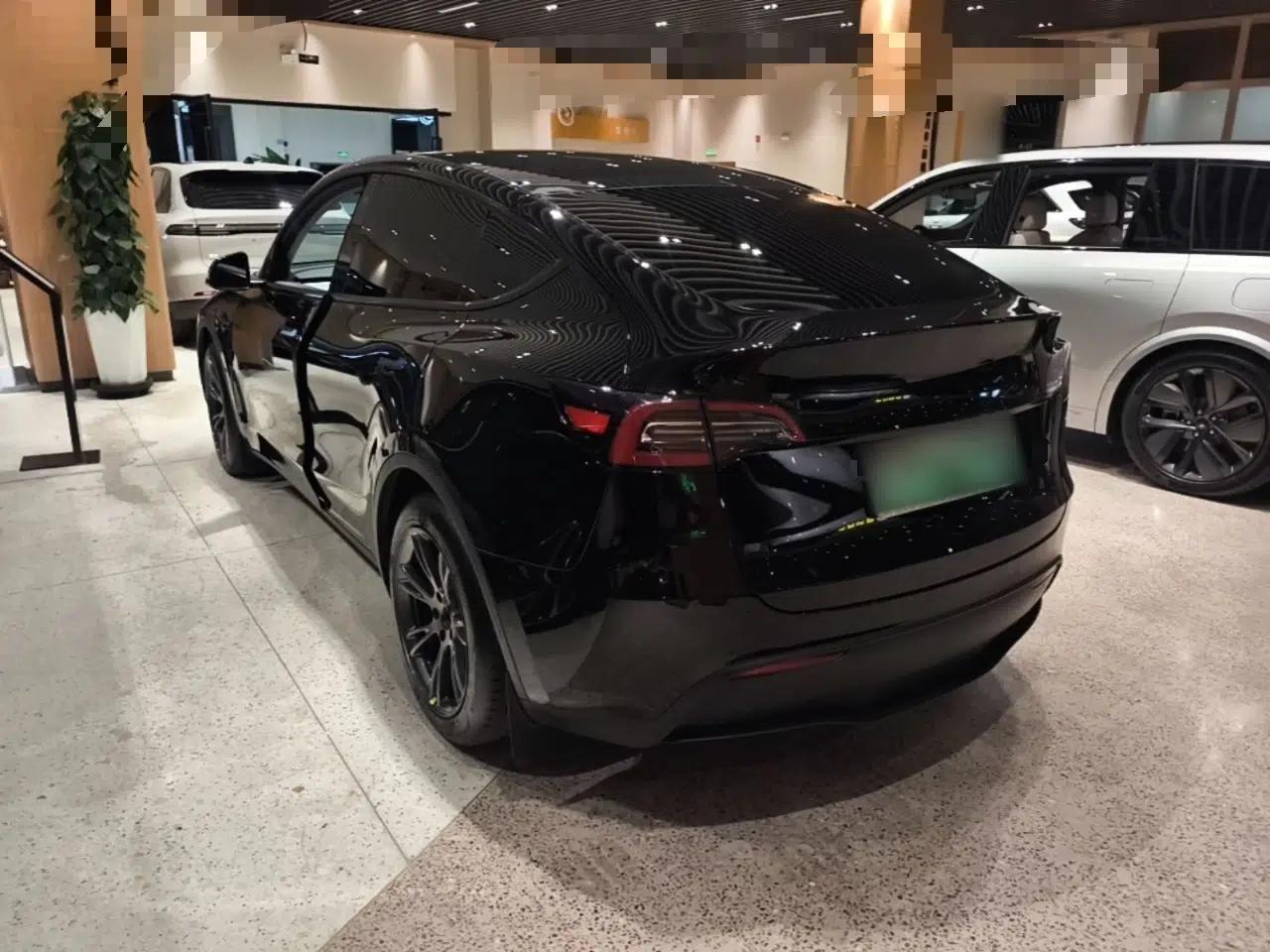 Tesla Model Y 2023 Rear-Wheel-Drive Version — миниатюра 4