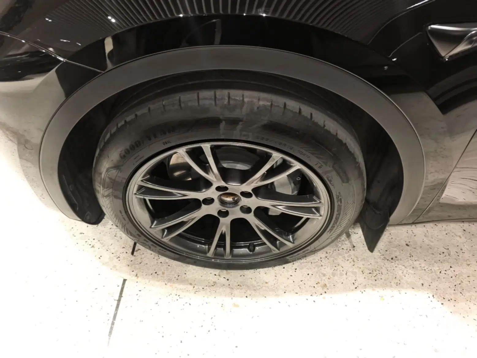 Tesla Model Y 2023 Rear-Wheel-Drive Version — миниатюра 10