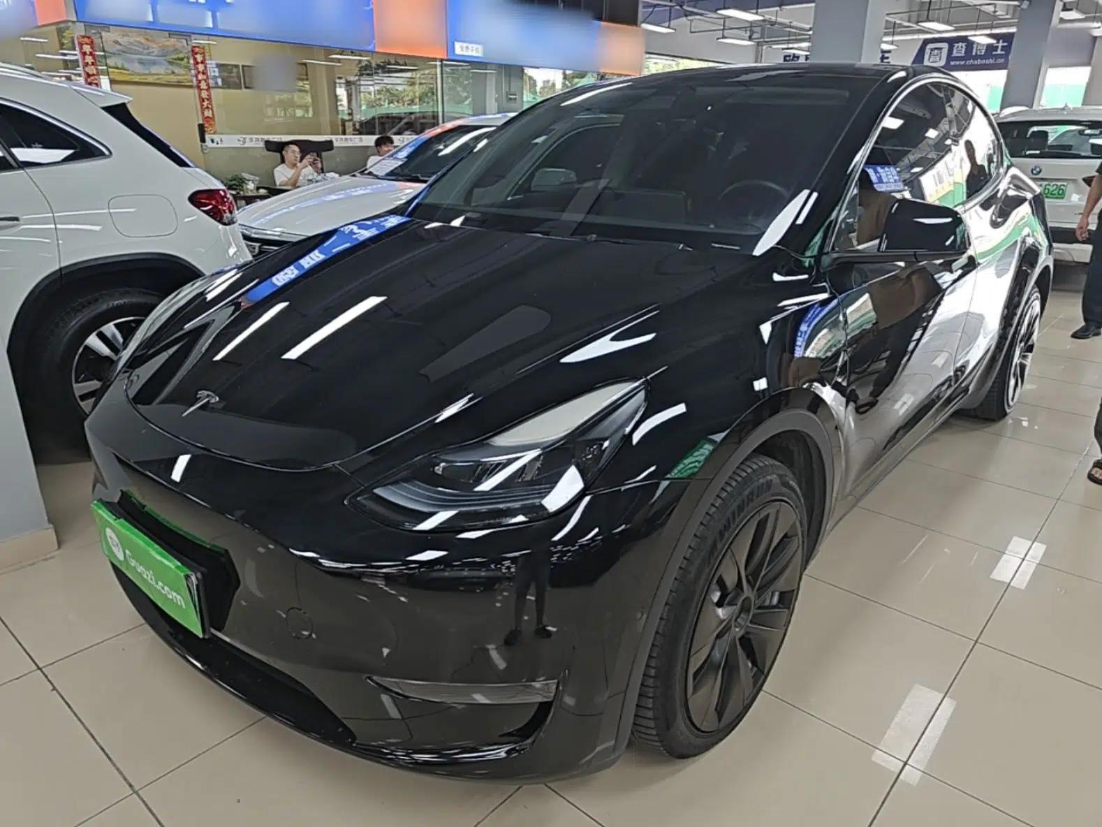 Tesla Model Y 2023 Long-Range All-Wheel-Drive Version — миниатюра 1