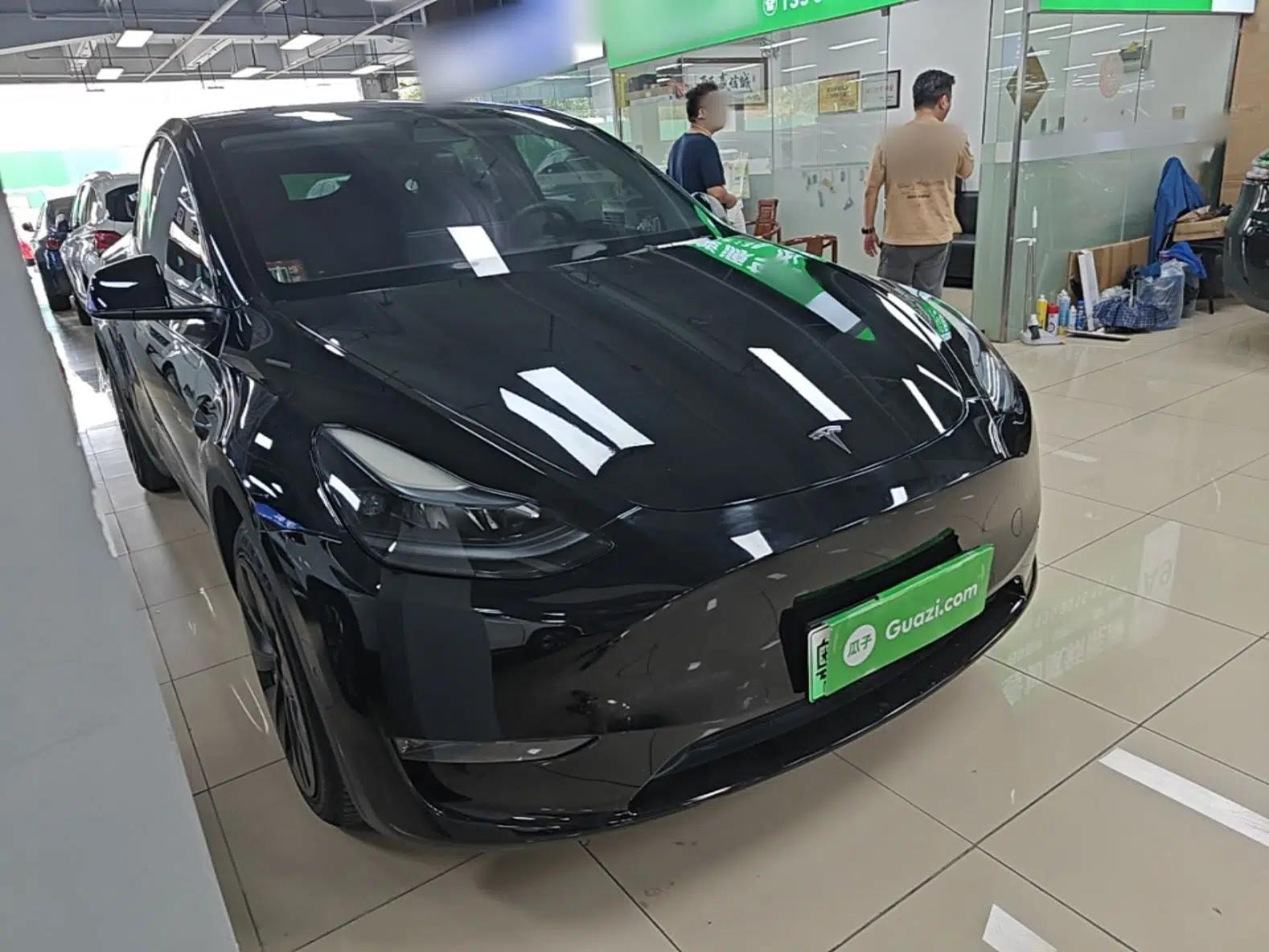 Tesla Model Y 2023 Long-Range All-Wheel-Drive Version — миниатюра 3