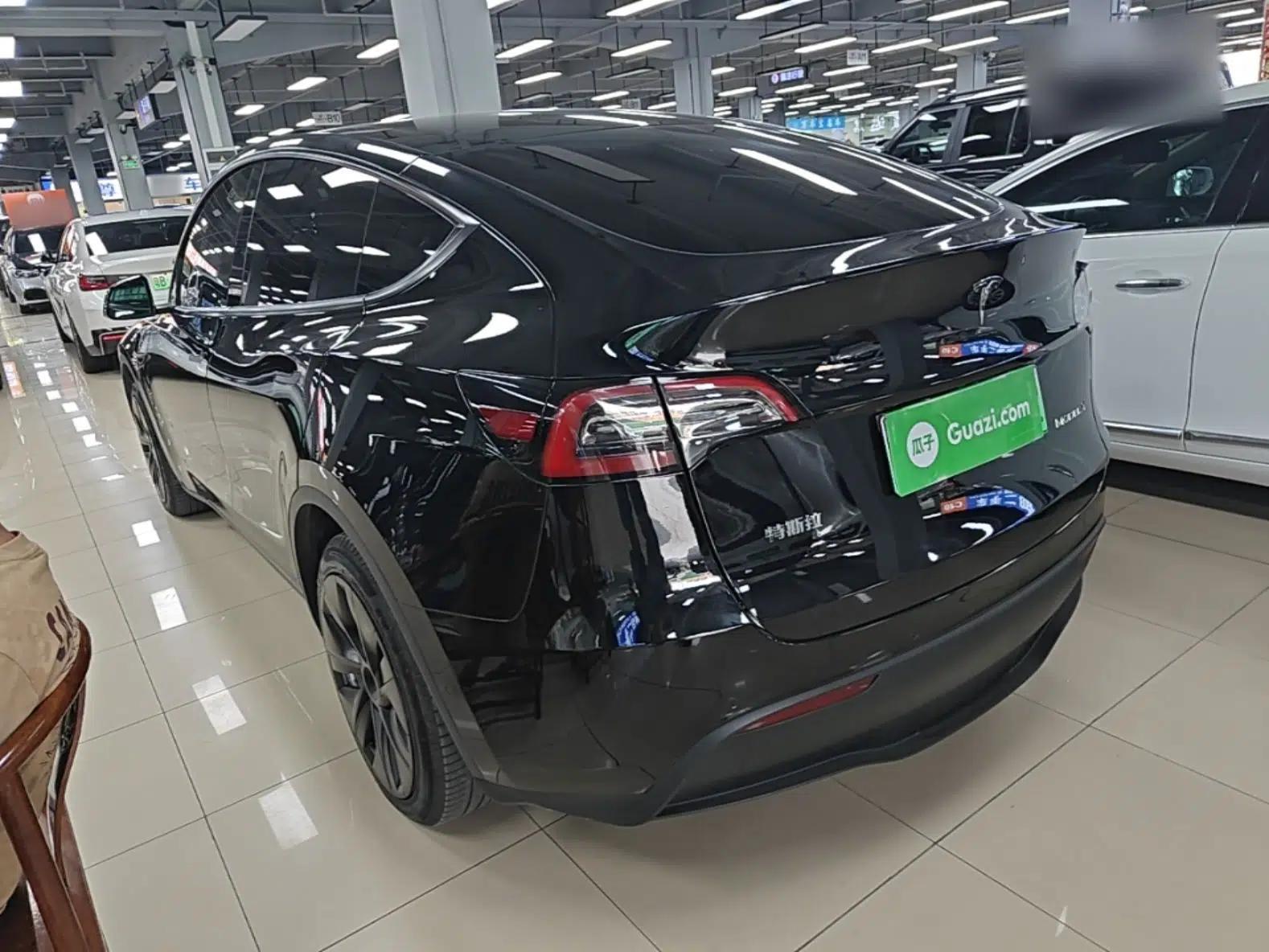 Tesla Model Y 2023 Long-Range All-Wheel-Drive Version — миниатюра 4