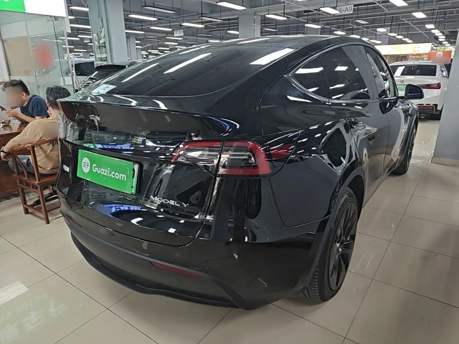 Tesla Model Y 2023 Long-Range All-Wheel-Drive Version — миниатюра 6
