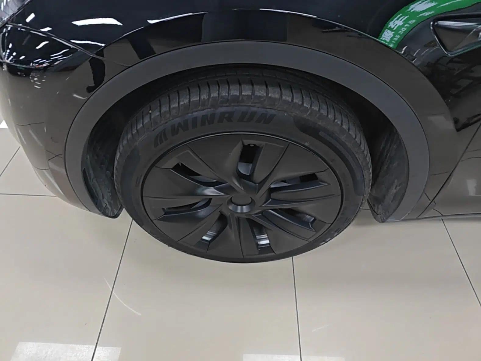 Tesla Model Y 2023 Long-Range All-Wheel-Drive Version — миниатюра 10