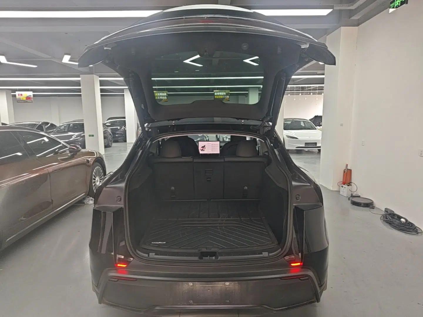 Tesla Model Y 2025 Rear-Wheel-Drive Version — миниатюра 22