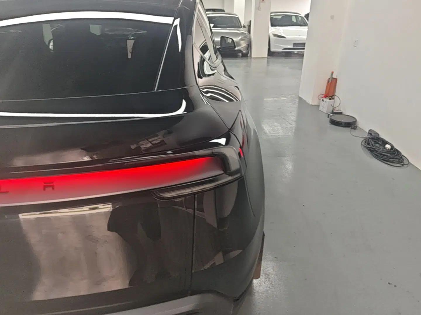 Tesla Model Y 2025 Rear-Wheel-Drive Version — миниатюра 9