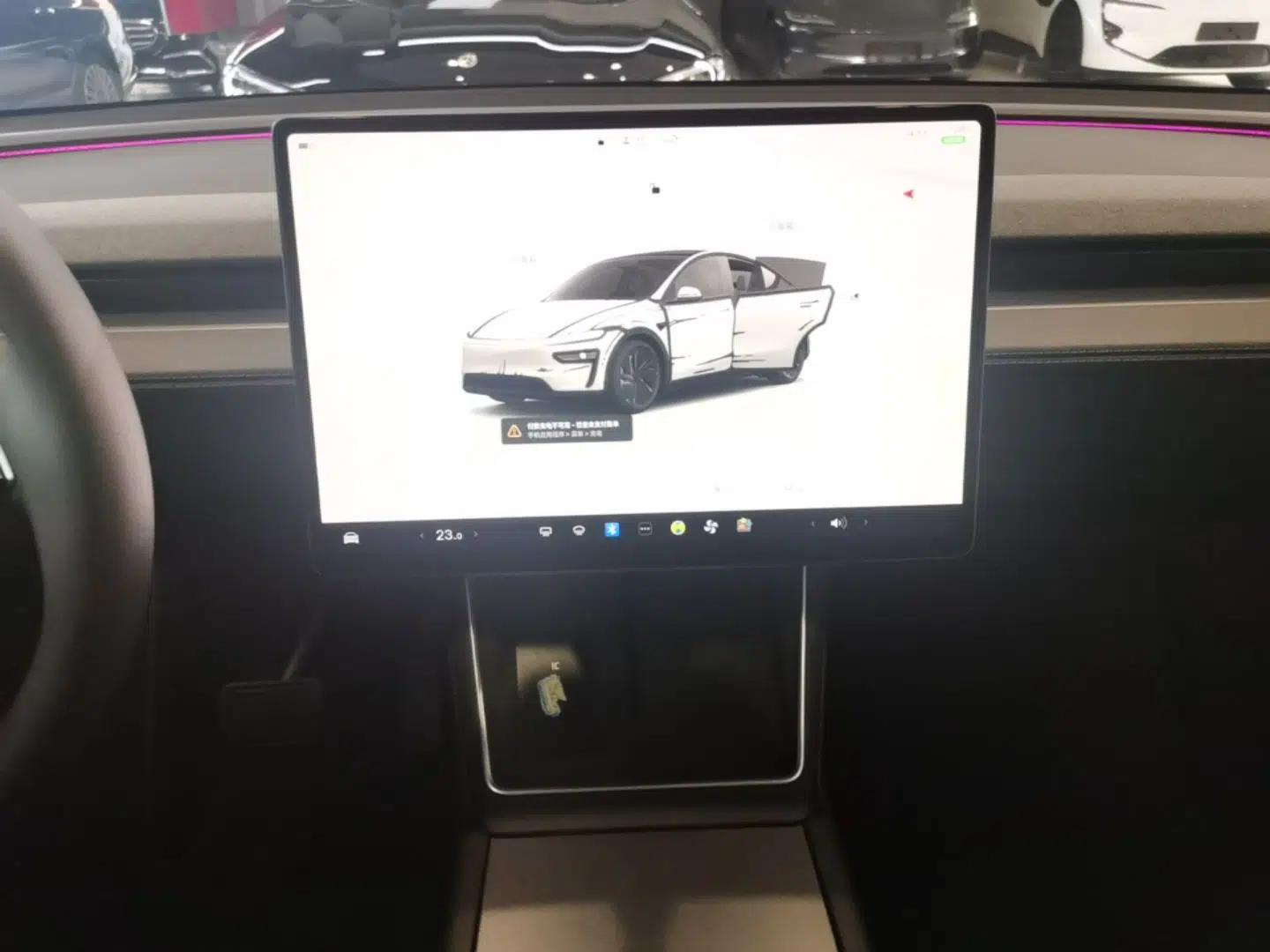 Tesla Model Y 2025 Rear-Wheel-Drive Version — миниатюра 15