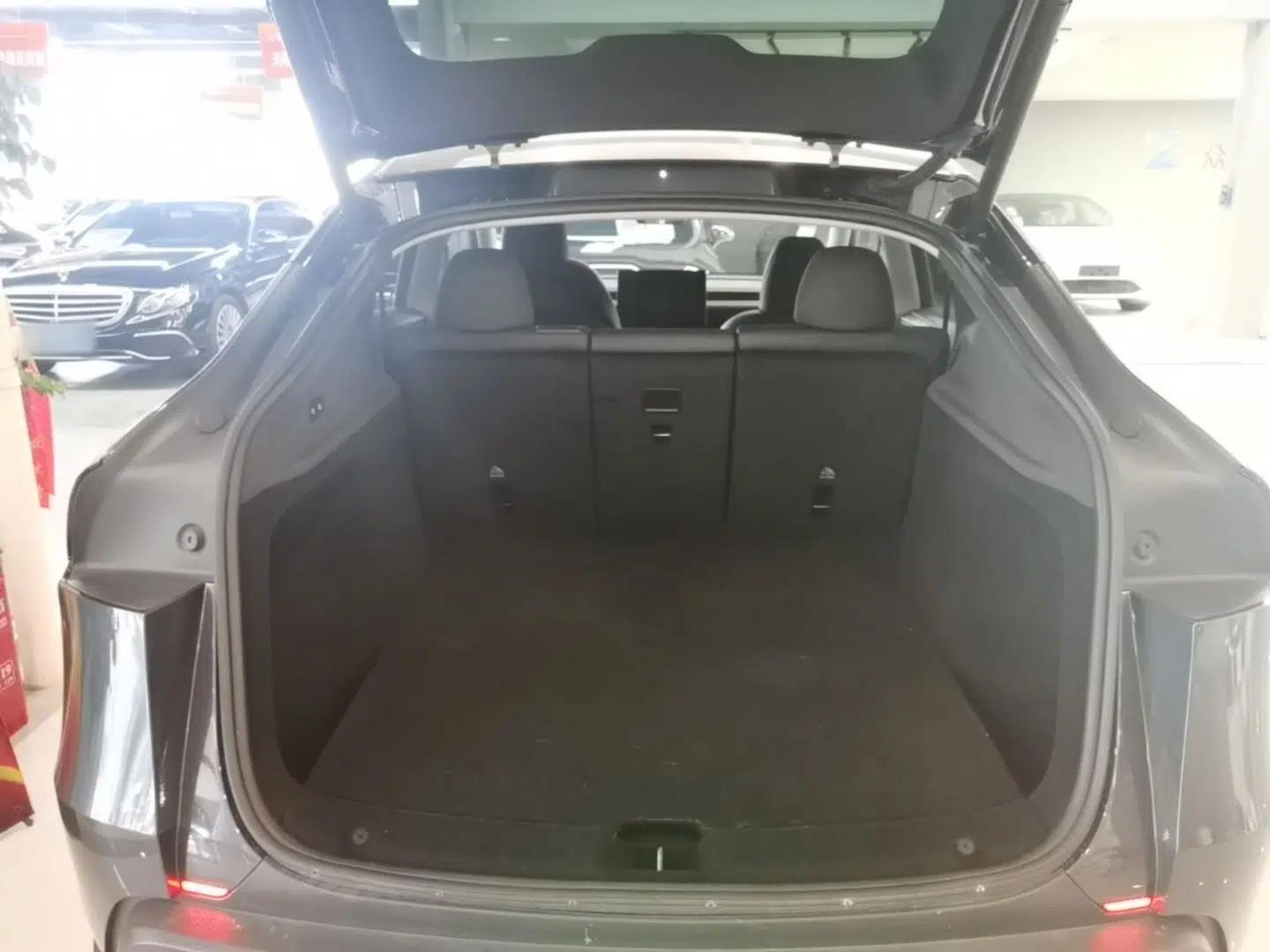 Tesla Model Y 2025 Rear-Wheel-Drive Version — миниатюра 22