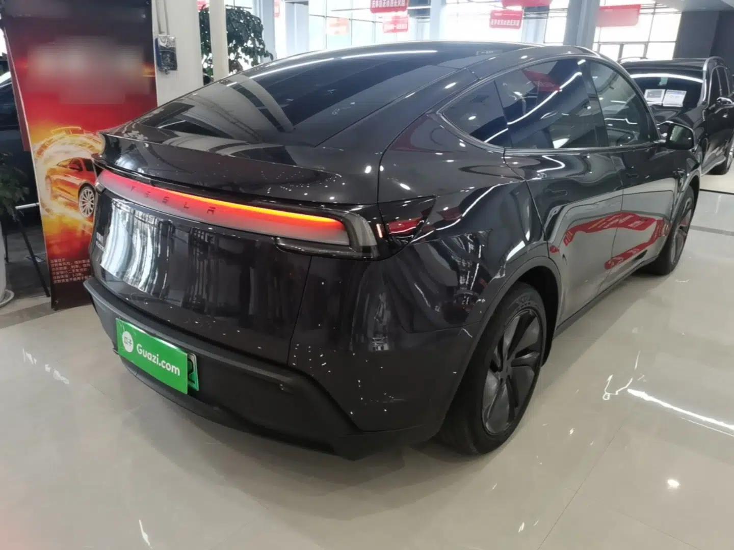 Tesla Model Y 2025 Rear-Wheel-Drive Version — миниатюра 6