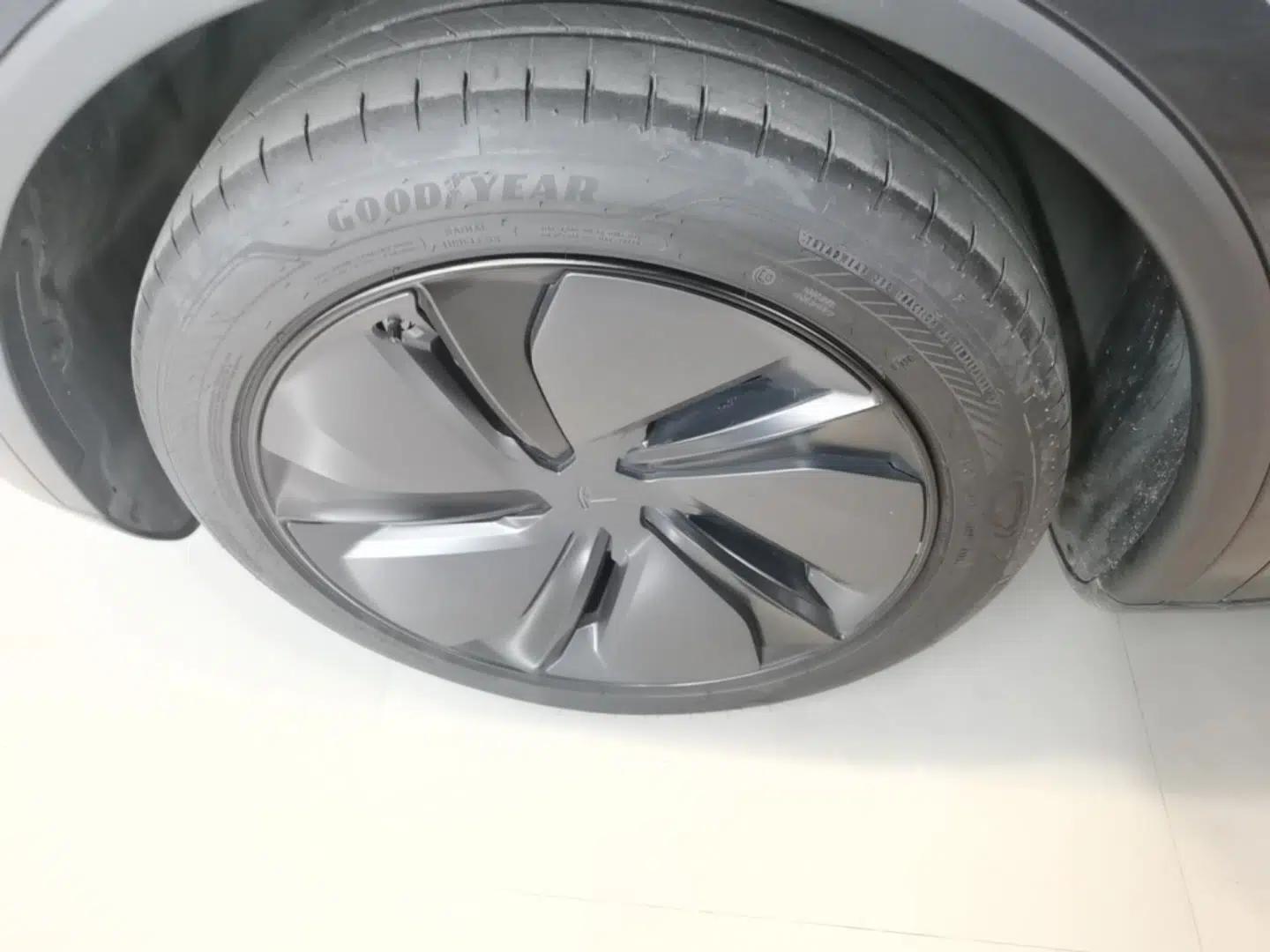 Tesla Model Y 2025 Rear-Wheel-Drive Version — миниатюра 10