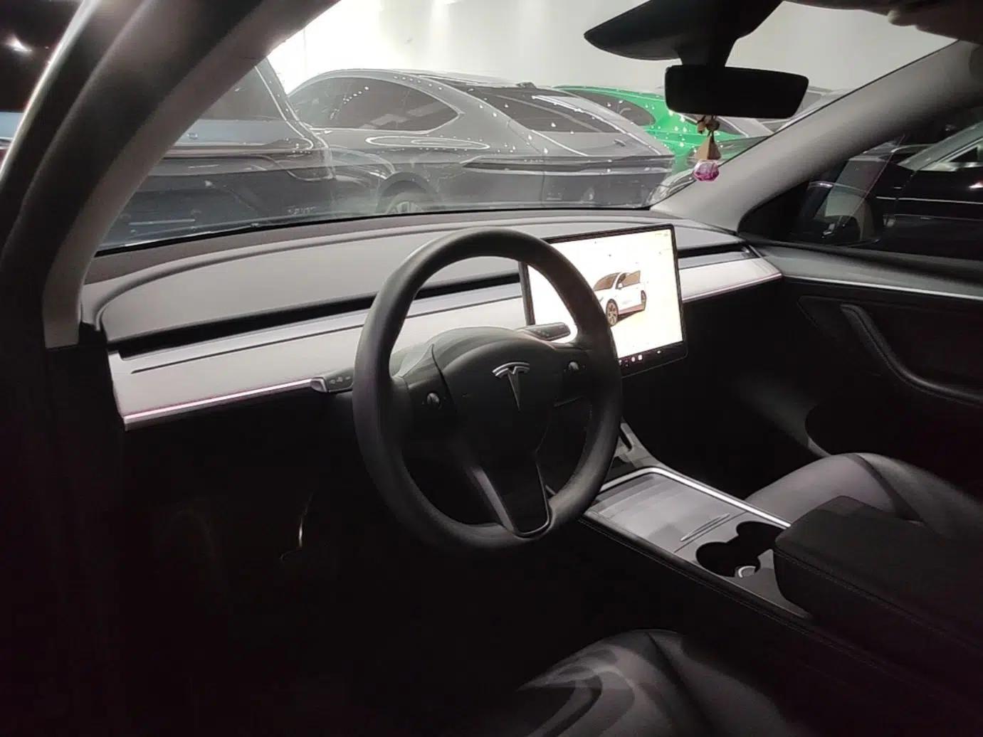 Tesla Model Y 2024 Rear-Wheel-Drive Version — миниатюра 12