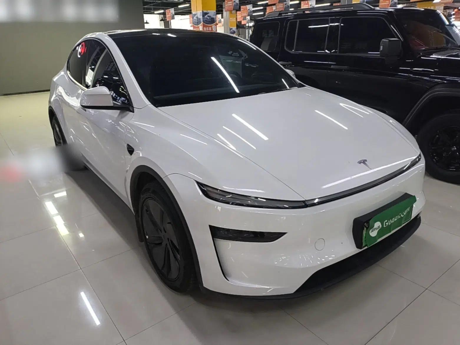 Tesla Model Y 2026 Long-Range All-Wheel-Drive Model — миниатюра 3