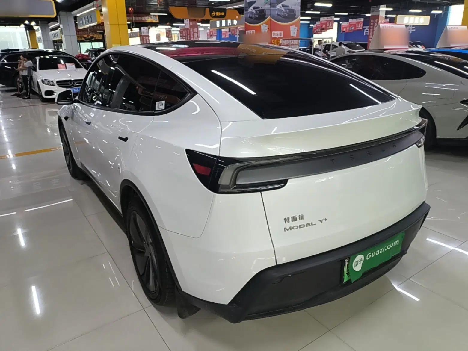 Tesla Model Y 2026 Long-Range All-Wheel-Drive Model — миниатюра 4