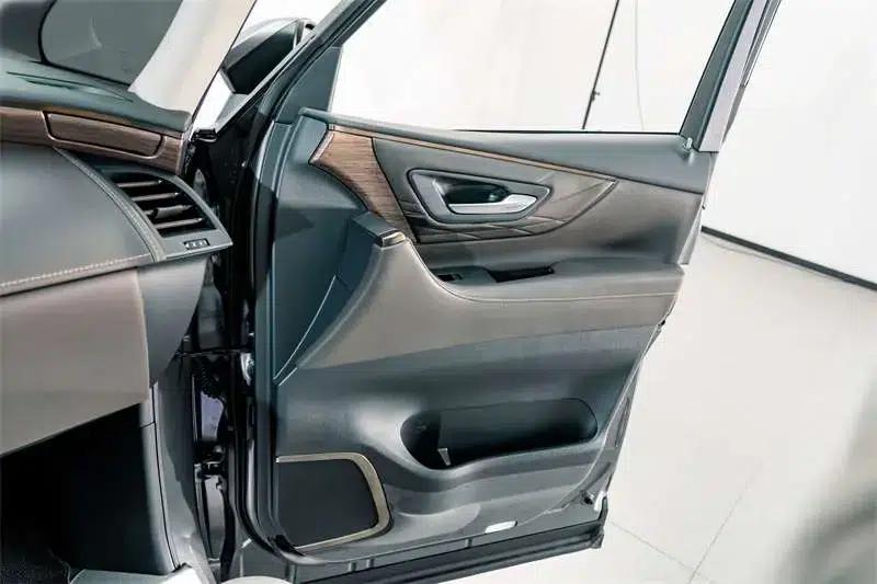 2023 Alphard Crown 2.5L Intelligent Hybrid Dual Engine AWD Supreme Executive Edition — миниатюра 26
