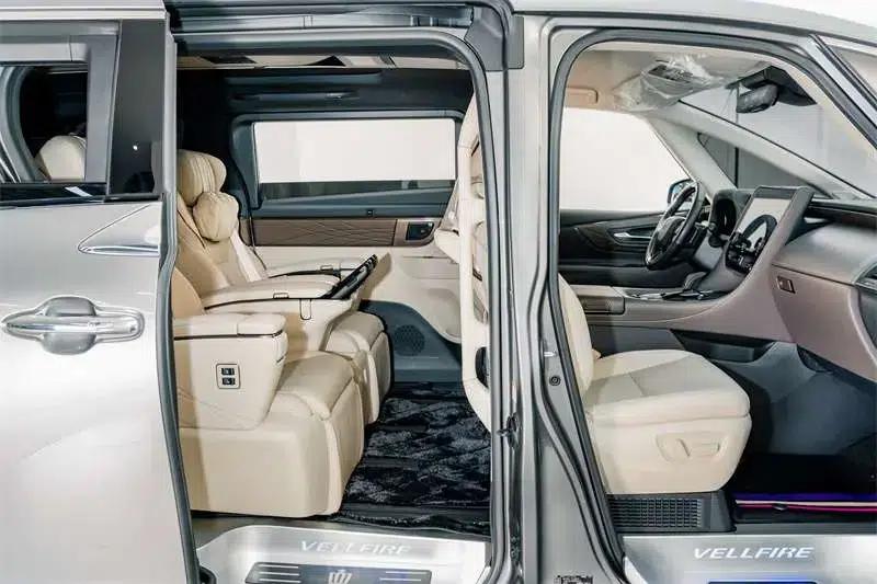 2023 Alphard Crown 2.5L Intelligent Hybrid Dual Engine AWD Supreme Executive Edition — миниатюра 28