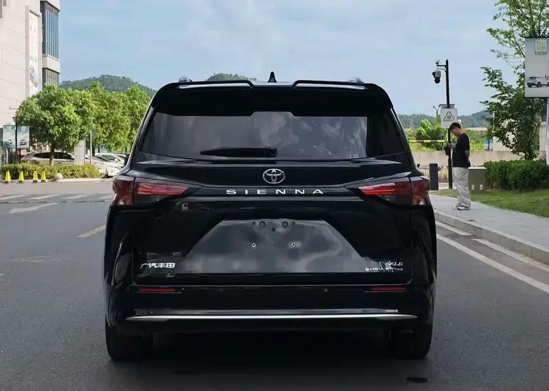 2024 Sena Hybrid 2.5L AWD Luxury Edition — миниатюра 6