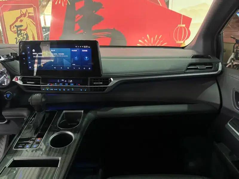 Sena 2021 2.5L Hybrid Premium Edition — миниатюра 7