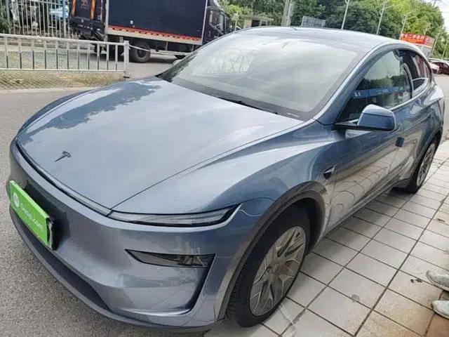 Tesla Model Y L 2025 Model Long-Range All-Wheel-Drive Version