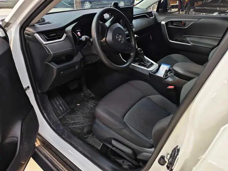 2024 Toyota RAV4 2.0L 2WD Leading Edition — миниатюра 8