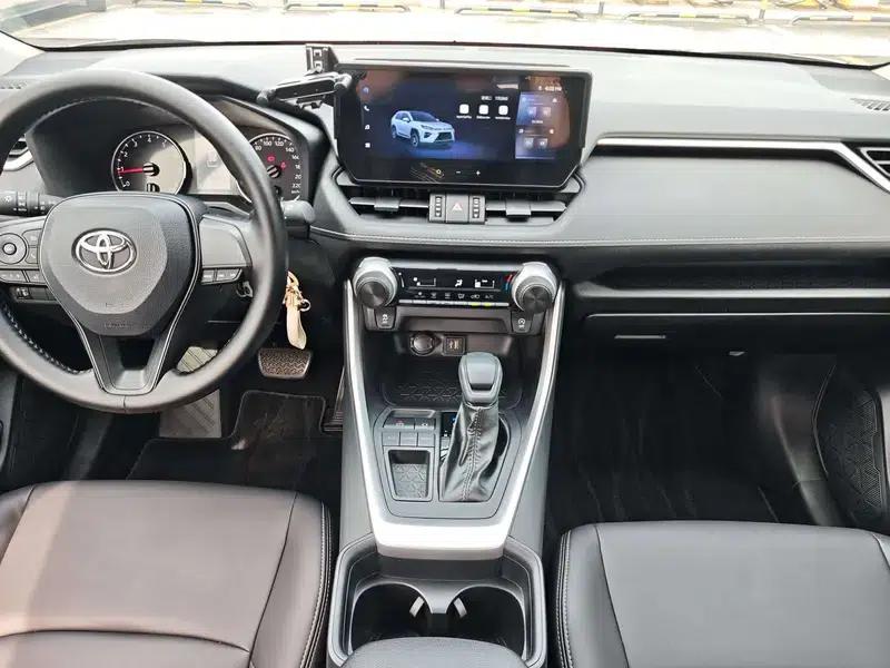2024 Toyota RAV4 2.0L 2WD Leading Edition — миниатюра 11