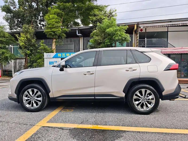 2024 Toyota RAV4 2.0L 2WD Leading Edition — миниатюра 4