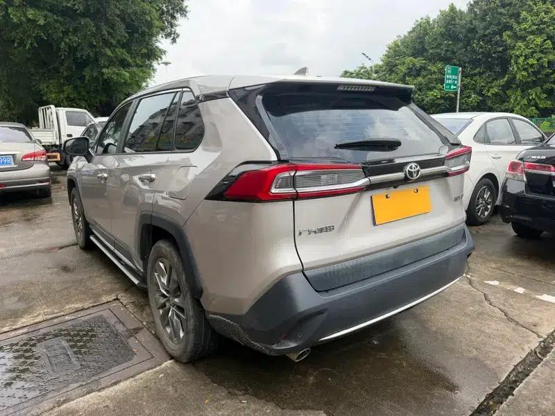 2021 Toyota RAV4 2.0L 2WD Luxury Edition — миниатюра 4