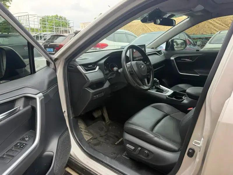 2021 Toyota RAV4 2.0L 2WD Luxury Edition — миниатюра 8