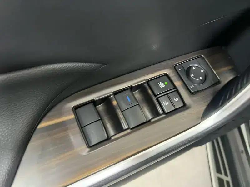 2020 Toyota RAV4 2.0L AWD Luxury Edition — миниатюра 22