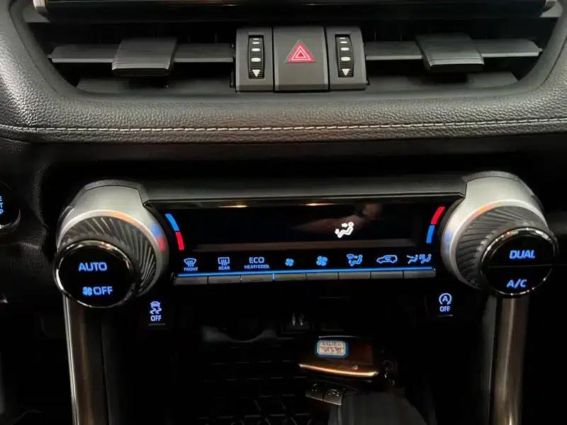 2020 Toyota RAV4 2.0L AWD Luxury Edition — миниатюра 9