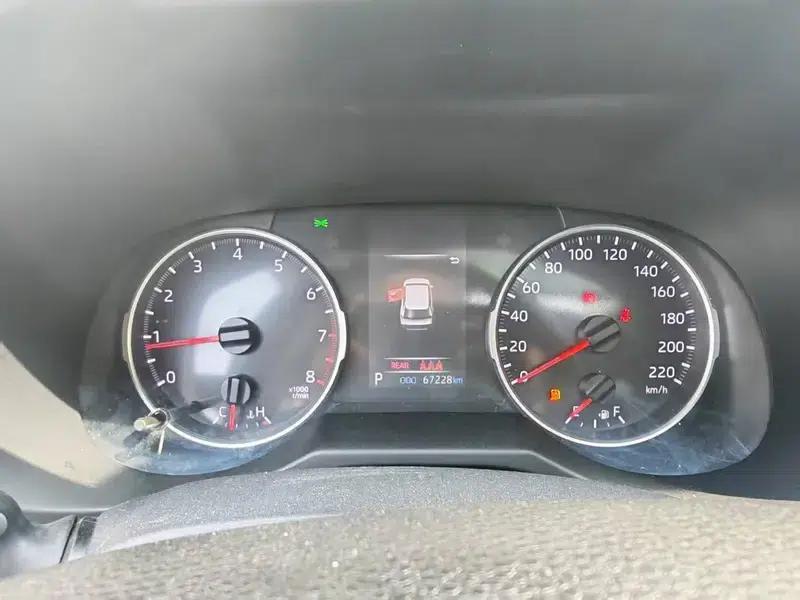 2021 Toyota RAV4 2.0L 2WD Luxury Edition — миниатюра 8