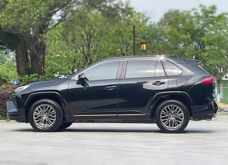 2024 Toyota RAV4 2.0L 2WD Luxury PLUS Edition — миниатюра 4