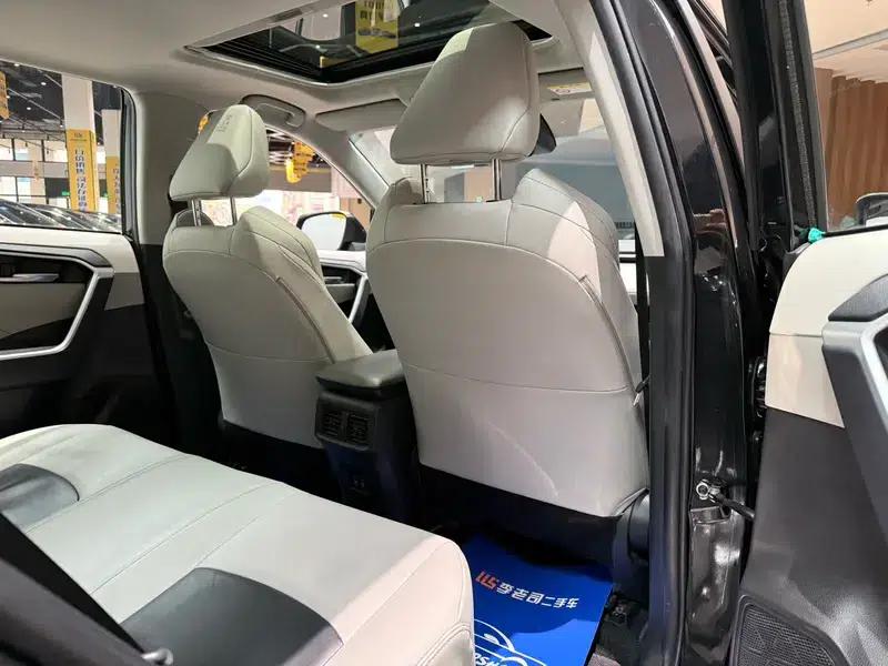 2020 Toyota RAV4 2.0L 2WD Luxury Edition — миниатюра 26