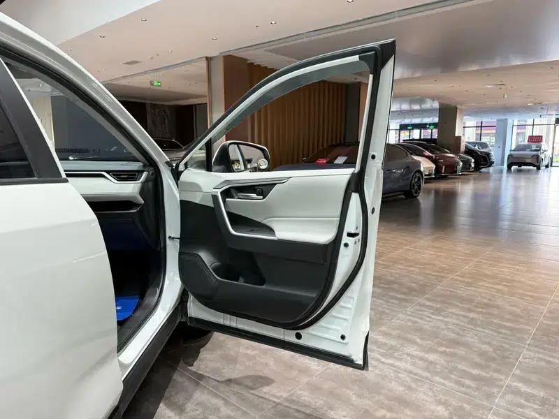 2020 Toyota RAV4 2.0L AWD Luxury Edition — миниатюра 13