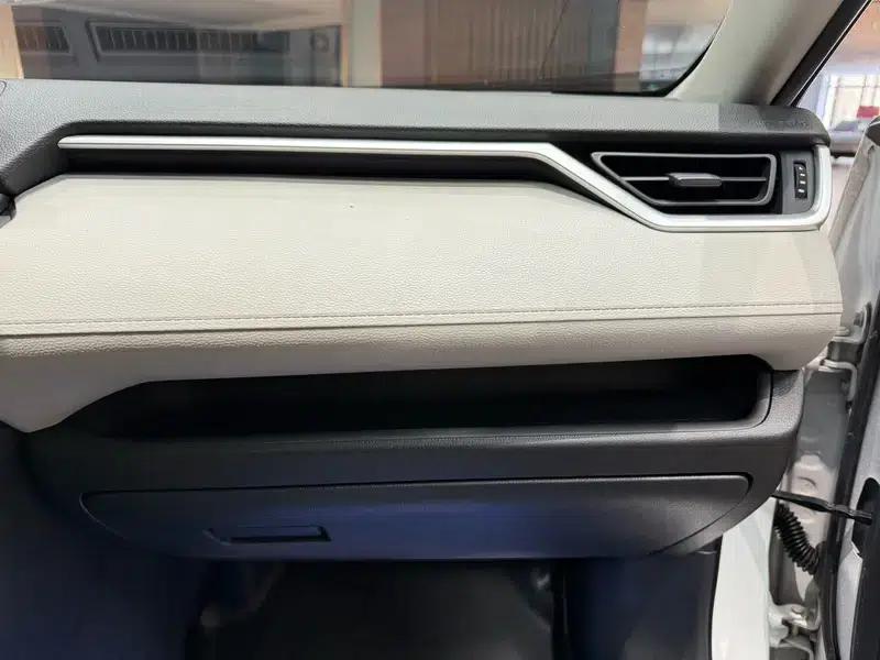 2020 Toyota RAV4 2.0L AWD Luxury Edition — миниатюра 14