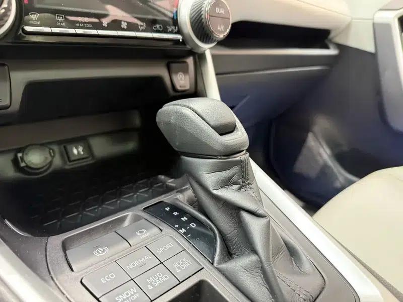 2020 Toyota RAV4 2.0L AWD Luxury Edition — миниатюра 21