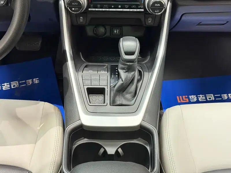 2020 Toyota RAV4 2.0L AWD Luxury Edition — миниатюра 23