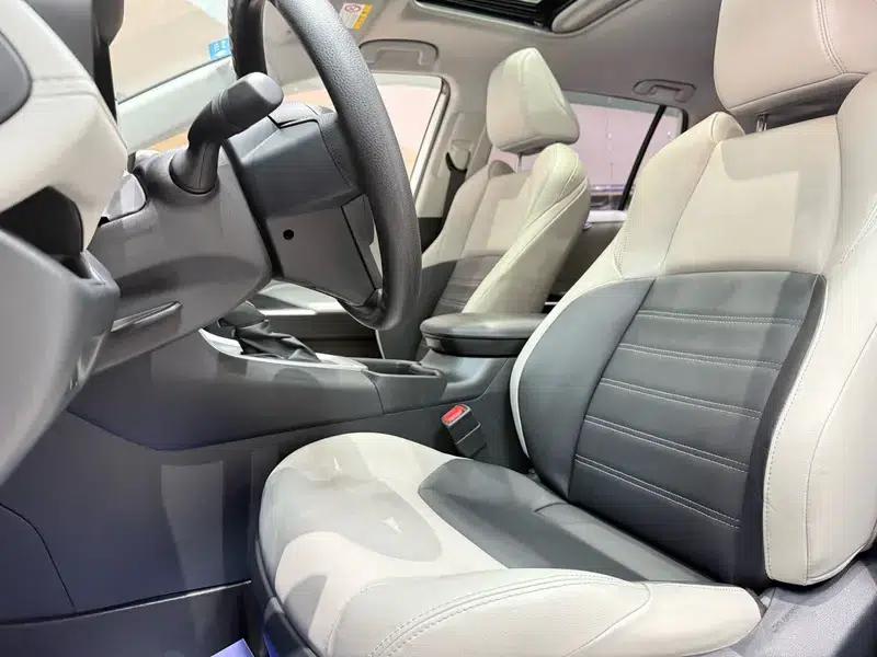 2020 Toyota RAV4 2.0L AWD Luxury Edition — миниатюра 26