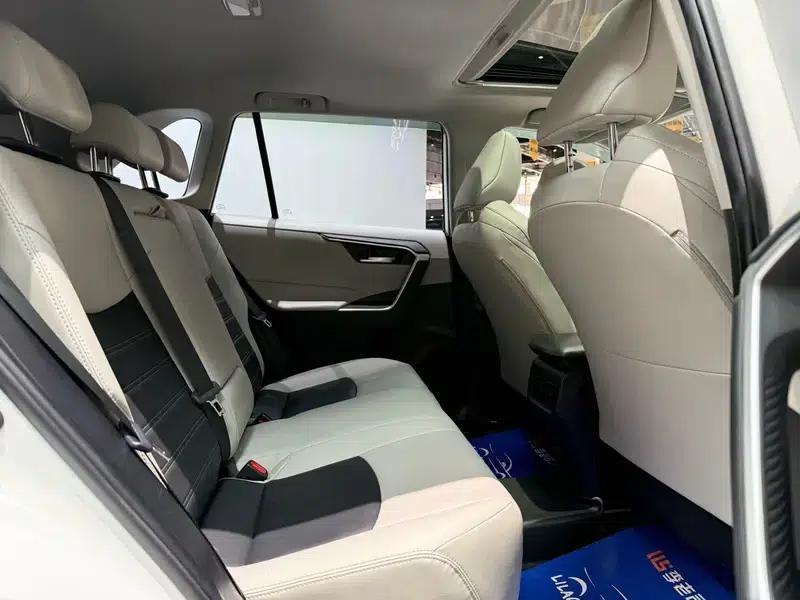 2020 Toyota RAV4 2.0L AWD Luxury Edition — миниатюра 32