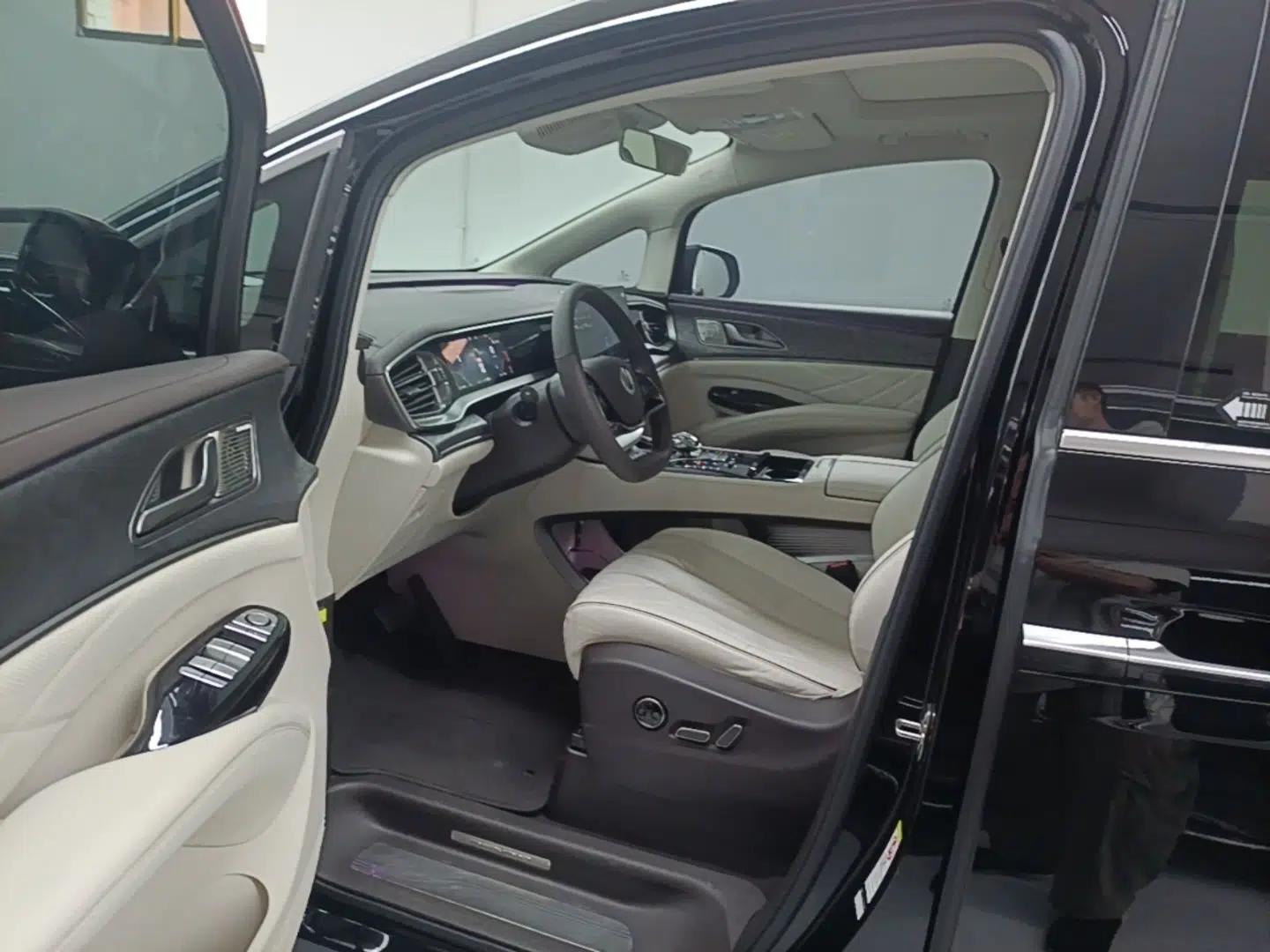 Denza D9 2024 DM-i 980 Four-Wheel Drive Prestige Model — миниатюра 18