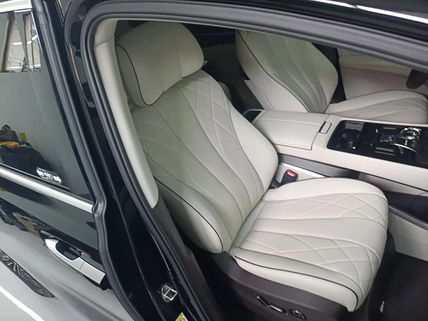 Denza D9 2024 DM-i 980 Four-Wheel Drive Prestige Model — миниатюра 19