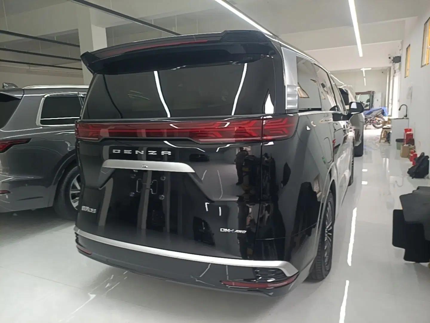 Denza D9 2024 DM-i 980 Four-Wheel Drive Prestige Model — миниатюра 6