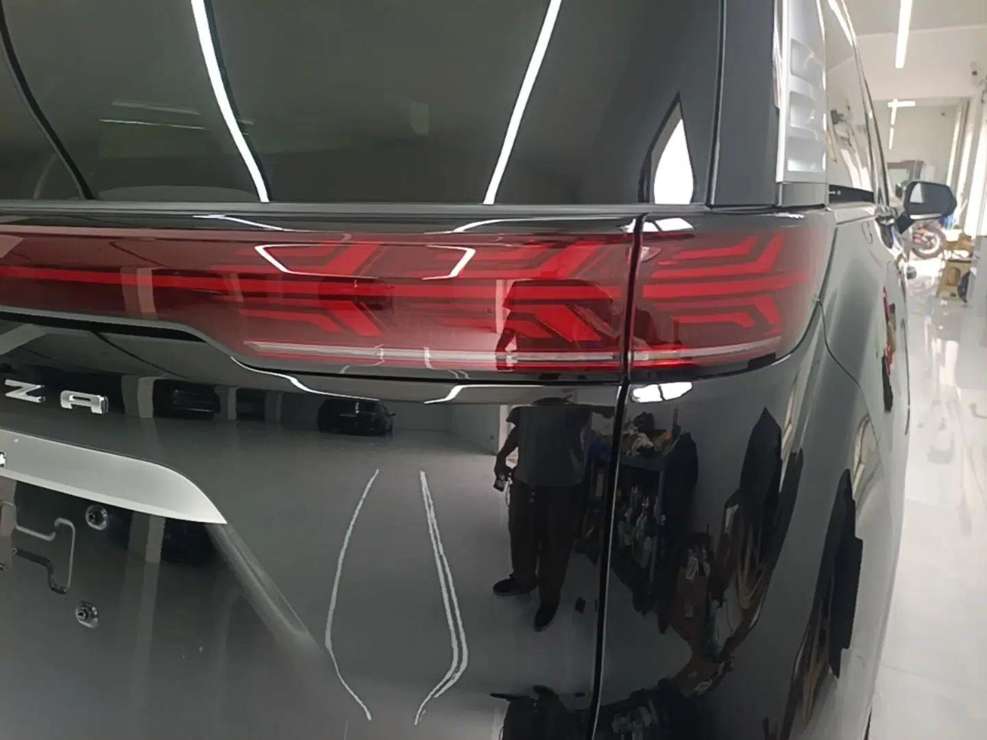 Denza D9 2024 DM-i 980 Four-Wheel Drive Prestige Model — миниатюра 9