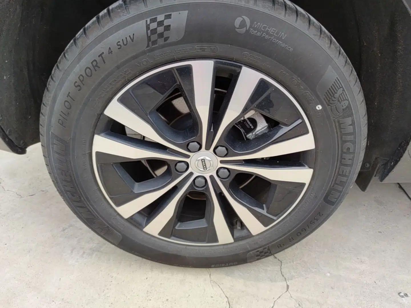 Volvo XC60 2022 B5 4x4 Zhiyi Luxury Edition — миниатюра 11