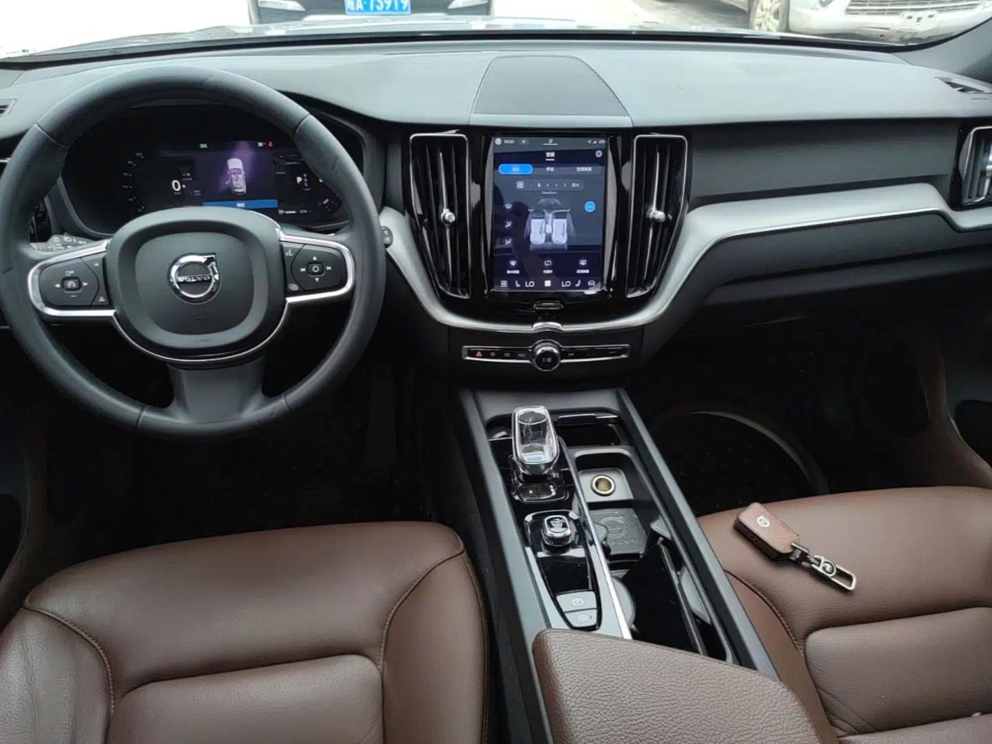 Volvo XC60 2022 B5 4x4 Zhiyi Luxury Edition — миниатюра 15