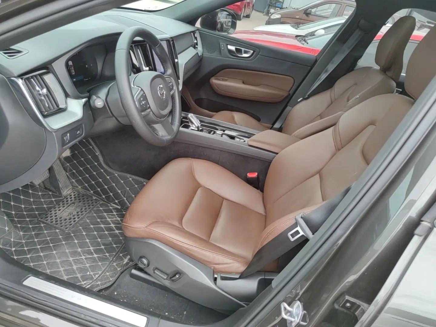 Volvo XC60 2022 B5 4x4 Zhiyi Luxury Edition — миниатюра 17